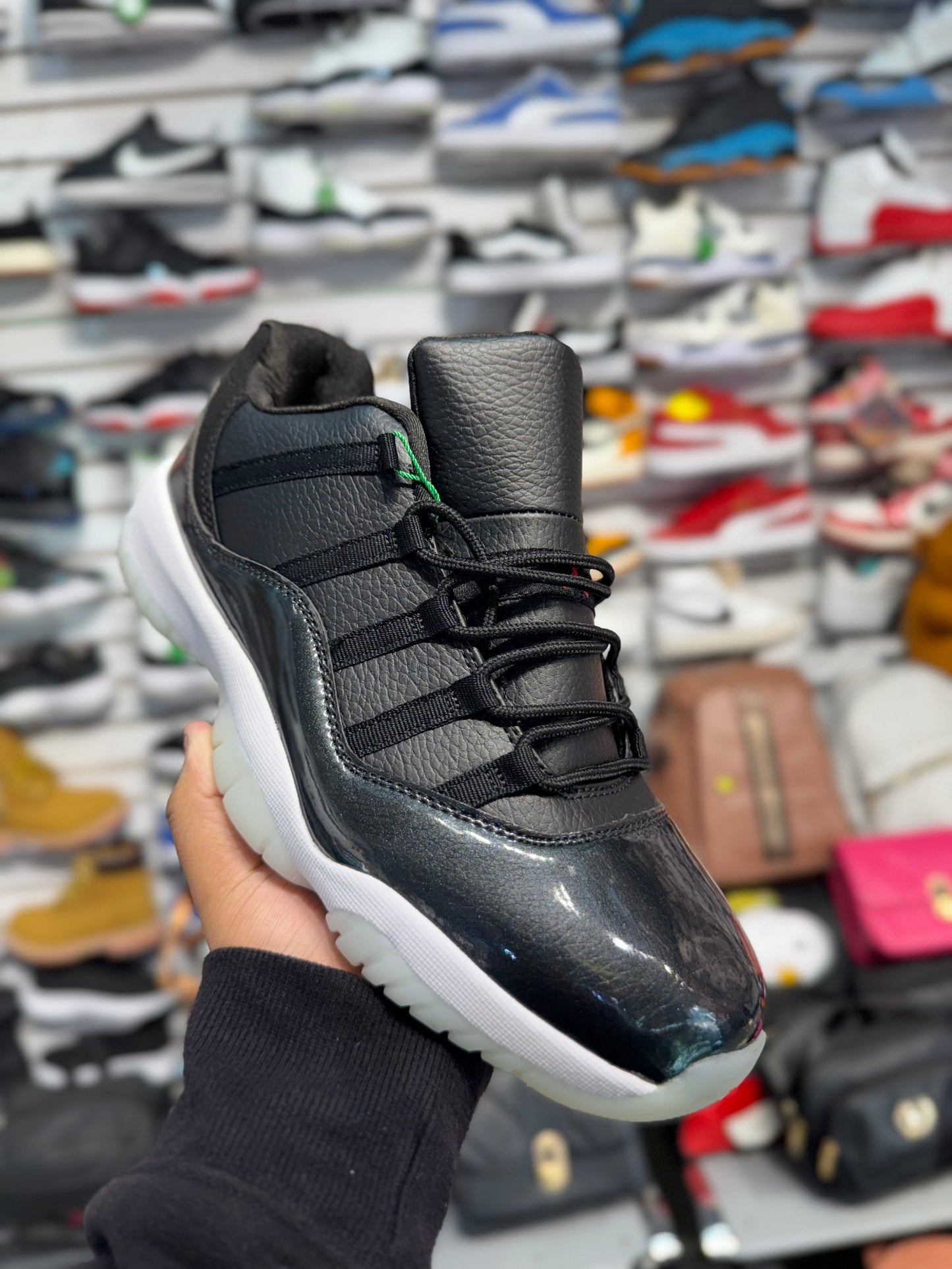 JORDAN11NGOLOW